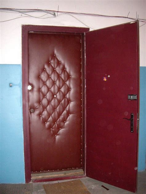  Замена обшивки входной металлической двери